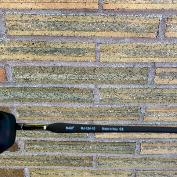 Maui Jim Hana MJ 124 10 Tortoise Brown
Frame & HCL Bronze Polarized 
Sunglasses - Picture 6 of 7